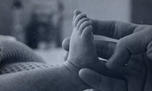 പിതൃത്വ അവധി: (അ)ദൃശ്യ അധ്വാനത്തിലെ ലിംഗസമത്വം സാധ്യമോ?